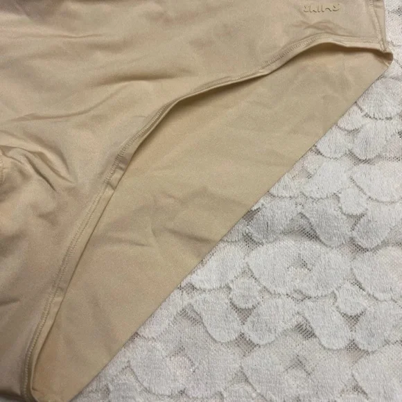 SKIMS WOMENS SIZE M EVERYDAY BRIEF SAND SMOOTHING FIT & FEEL PANTIES NEW TAGS - Picture 4 of 14